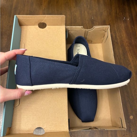 Toms Shoes - Tom, navy blue, Belmont style, 7.5 W